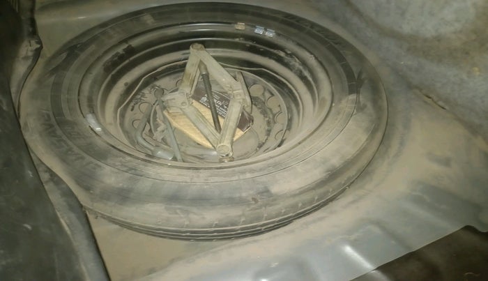 2016 Hyundai Elite i20 ASTA 1.4 CRDI (O), Diesel, Manual, 1,26,229 km, tyre