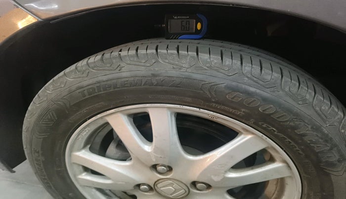 2015 Honda Brio VX MT, Petrol, Manual, 24,329 km, tyre