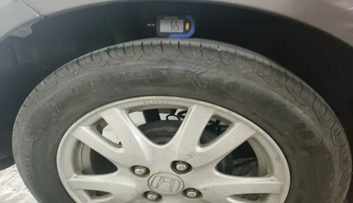 2015 Honda Brio VX MT, Petrol, Manual, 24,329 km, tyre