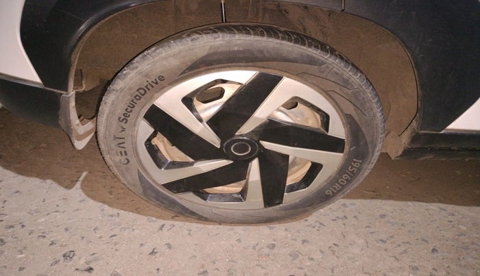 2021 Nissan MAGNITE XE, Petrol, Manual, 80,720 km, tyre