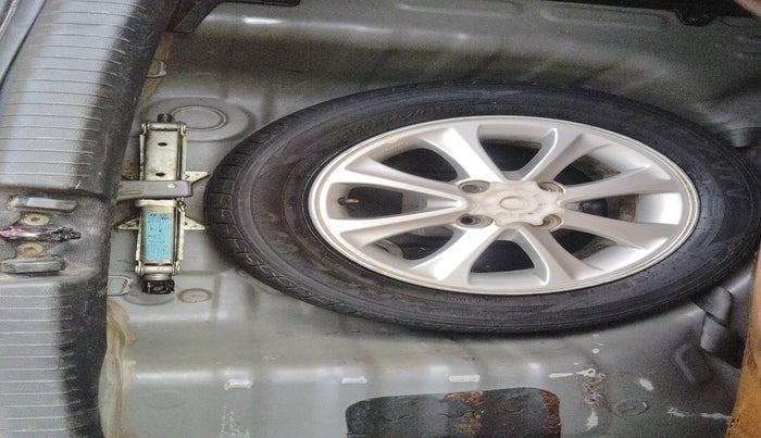 2015 Hyundai Grand i10 ASTA 1.2 KAPPA VTVT, Petrol, Manual, 1,40,848 km, tyre