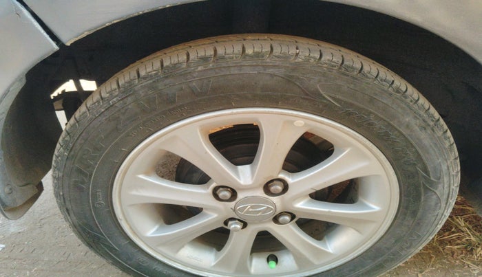 2015 Hyundai Grand i10 ASTA 1.2 KAPPA VTVT, Petrol, Manual, 1,40,848 km, tyre