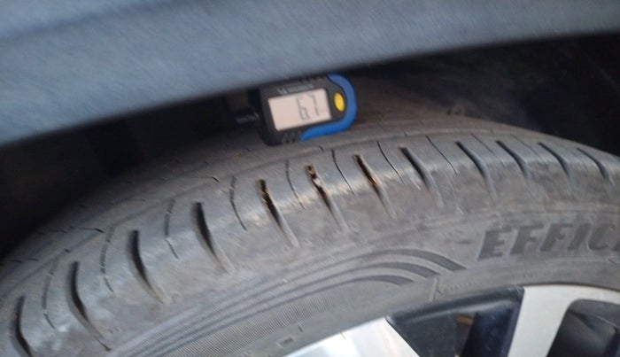 2024 MG HECTOR PLUS SHARP PRO 1.5 TURBO MT 7 STR, Petrol, Manual, 8,423 km, tyre