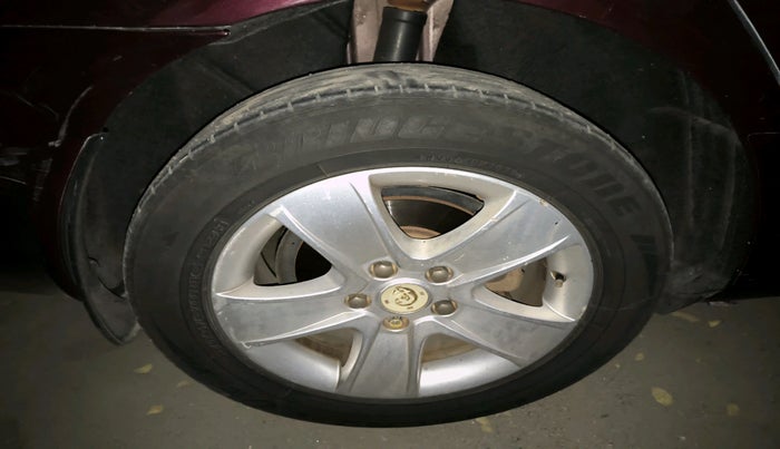 2013 Skoda Laura L&K 2.0 TDI AT, Diesel, Automatic, 2,09,262 km, tyre