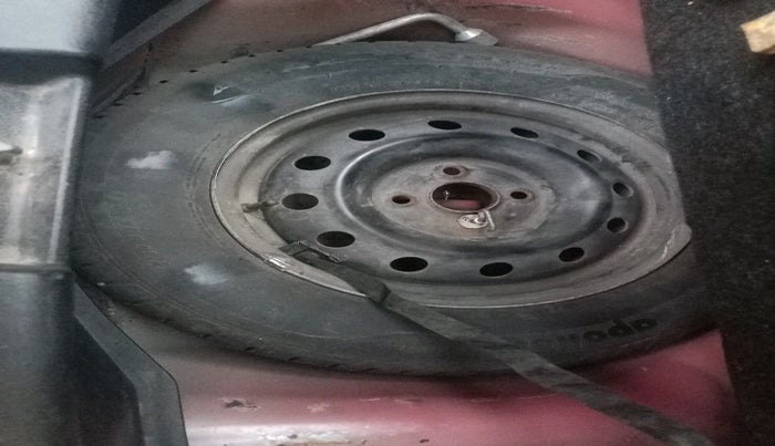 2013 Maruti Swift VXI, Petrol, Manual, 88,217 km, tyre