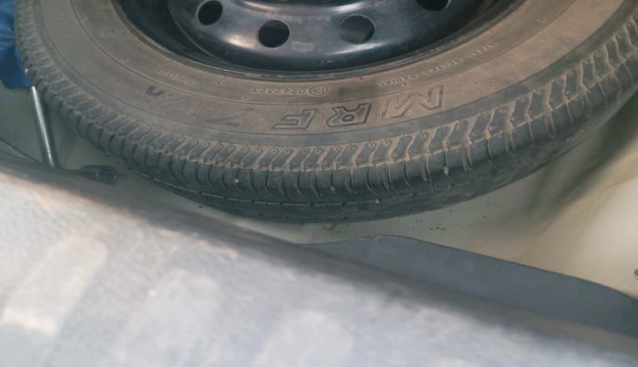 2013 Maruti Swift Dzire VXI, Petrol, Manual, 53,777 km, tyre