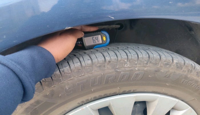 2017 Maruti Dzire VXI AMT, Petrol, Automatic, 1,12,945 km, tyre