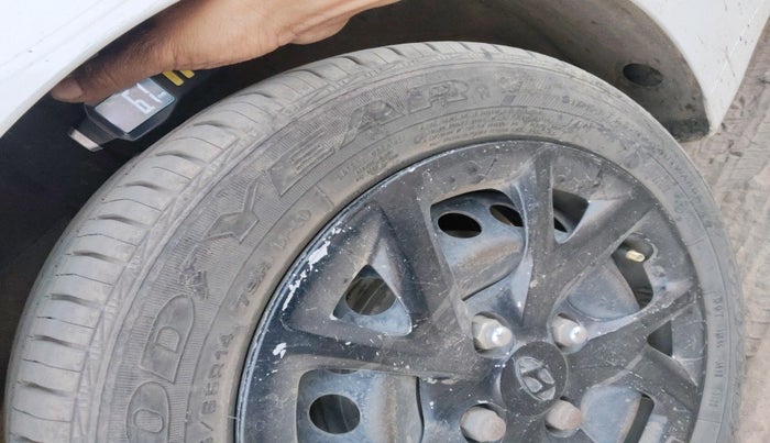 2017 Hyundai Grand i10 MAGNA 1.2 KAPPA VTVT, Petrol, Manual, 1,78,105 km, tyre