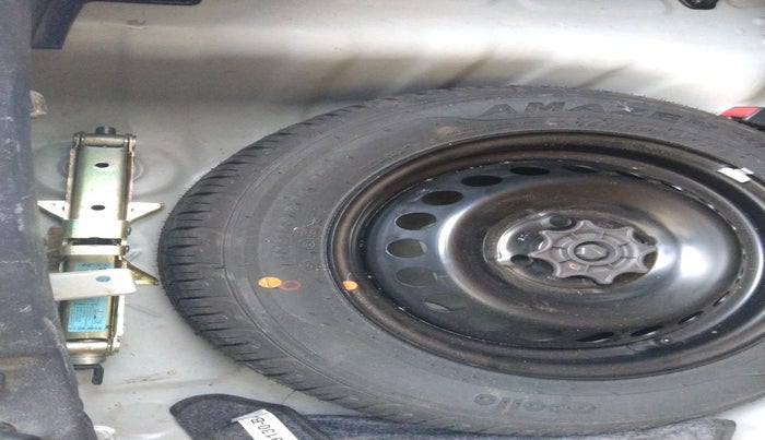 2015 Hyundai Grand i10 SPORTZ 1.2 KAPPA VTVT, Petrol, Manual, 49,237 km, tyre