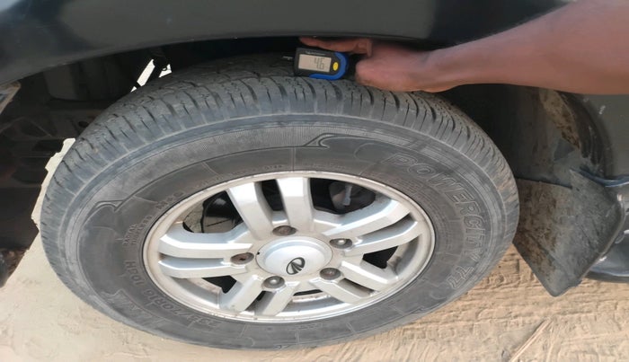 2011 Mahindra Scorpio VLX 2WD, Diesel, Manual, 1,60,830 km, tyre