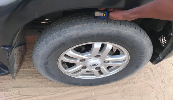 2011 Mahindra Scorpio VLX 2WD, Diesel, Manual, 1,60,830 km, tyre