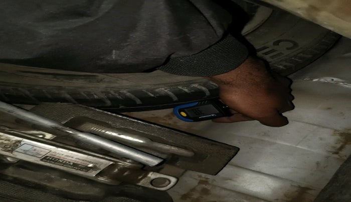 2017 Honda Amaze 1.2L I-VTEC S, Petrol, Manual, 1,37,452 km, tyre