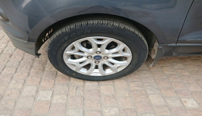 2015 Ford Ecosport TITANIUM 1.0L ECOBOOST, Petrol, Manual, 93,299 km, tyre