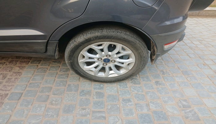 2015 Ford Ecosport TITANIUM 1.0L ECOBOOST, Petrol, Manual, 93,299 km, tyre