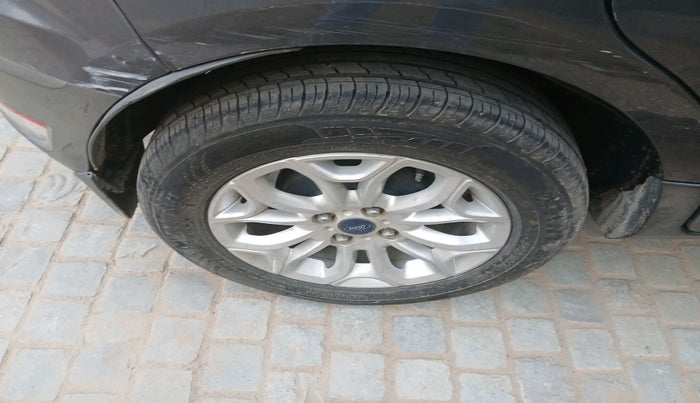 2015 Ford Ecosport TITANIUM 1.0L ECOBOOST, Petrol, Manual, 93,299 km, tyre