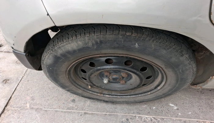 2011 Maruti Ritz VXI, Petrol, Manual, 1,33,647 km, tyre