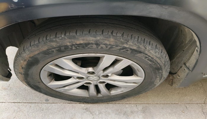 2017 Maruti Vitara Brezza ZDI, Diesel, Manual, 1,37,914 km, tyre