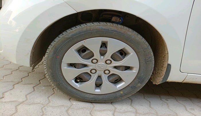 2017 Hyundai Xcent E+, Petrol, Manual, 22,682 km, tyre