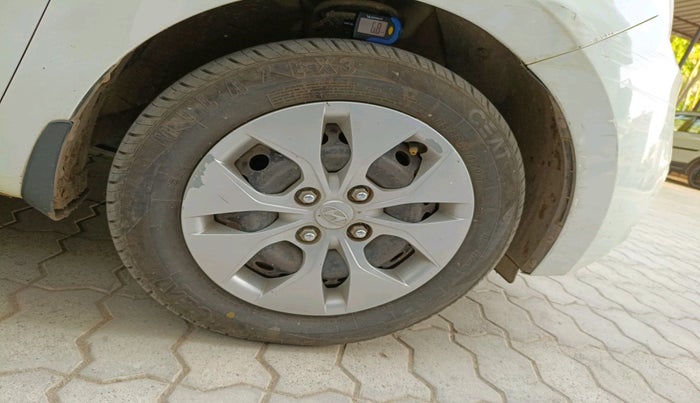 2017 Hyundai Xcent E+, Petrol, Manual, 22,682 km, tyre