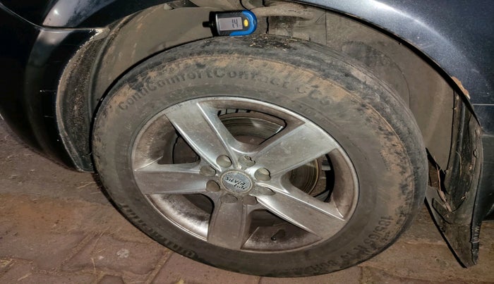 2012 Ford Fiesta AMBIENTE PETROL, Petrol, Manual, 1,01,613 km, tyre