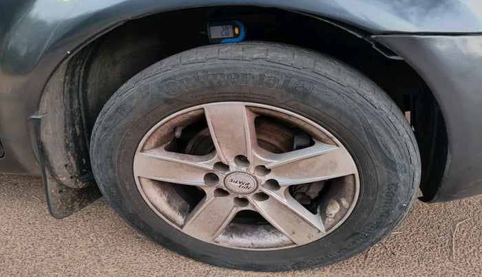 2012 Ford Fiesta AMBIENTE PETROL, Petrol, Manual, 1,01,613 km, tyre