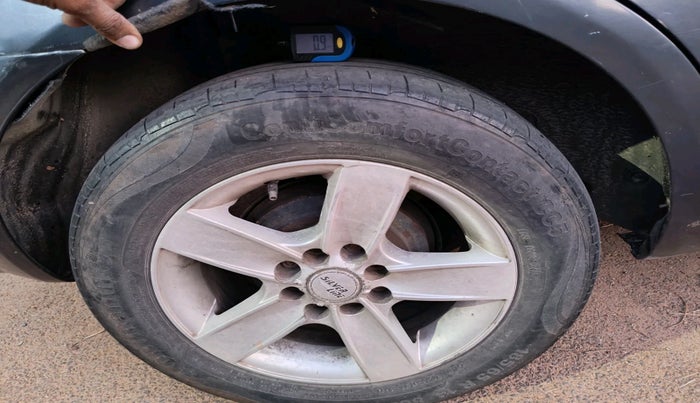 2012 Ford Fiesta AMBIENTE PETROL, Petrol, Manual, 1,01,613 km, tyre