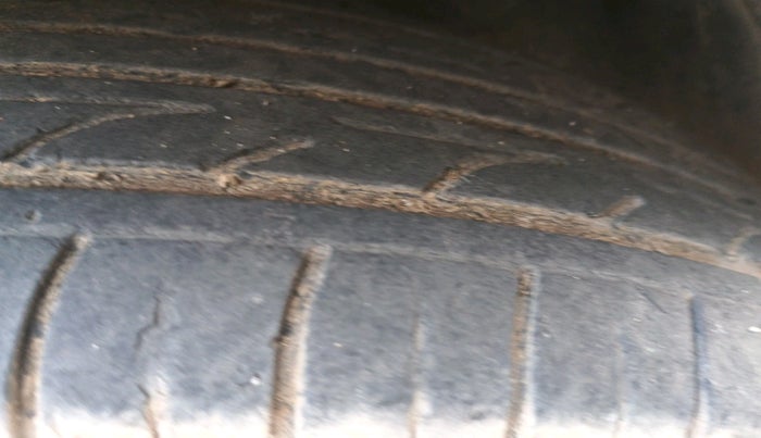 2012 Hyundai Santro Xing GLS, Petrol, Manual, 1,29,318 km, tyre