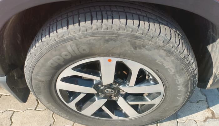 2021 Tata Harrier XZA PLUS 2.0L, Diesel, Automatic, 63,383 km, tyre