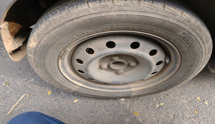 2015 Maruti Celerio ZXI, Petrol, Manual, 2,34,174 km, tyre