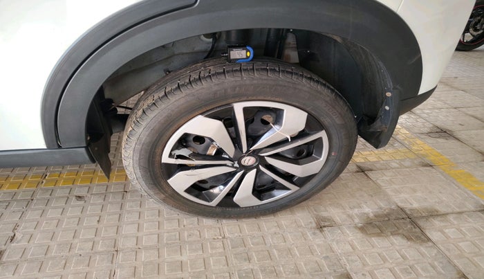 2024 Tata NEXON SMART 1.2 PETROL, Petrol, Manual, 12,575 km, tyre