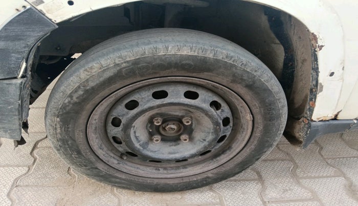 2016 Mahindra Kuv100 K6 6 STR, Petrol, Manual, 1,13,684 km, tyre