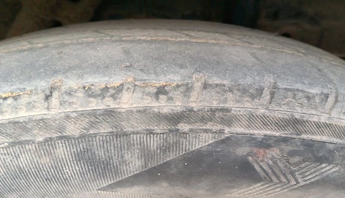 2016 Mahindra Kuv100 K6 6 STR, Petrol, Manual, 1,13,684 km, tyre