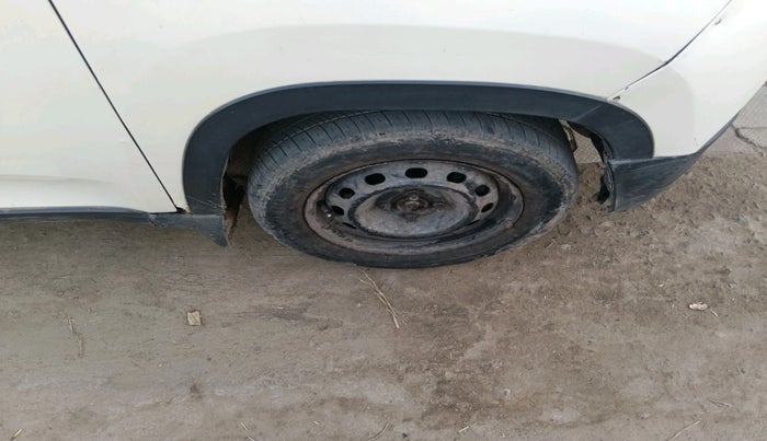 2016 Mahindra Kuv100 K6 6 STR, Petrol, Manual, 1,13,684 km, tyre