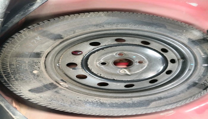 2012 Maruti Swift VXI, Petrol, Manual, 1,40,131 km, tyre