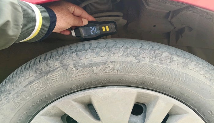 2012 Maruti Swift VXI, Petrol, Manual, 1,40,131 km, tyre