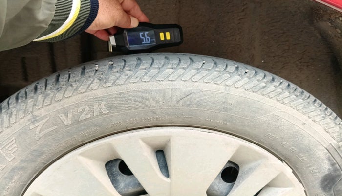 2012 Maruti Swift VXI, Petrol, Manual, 1,40,131 km, tyre