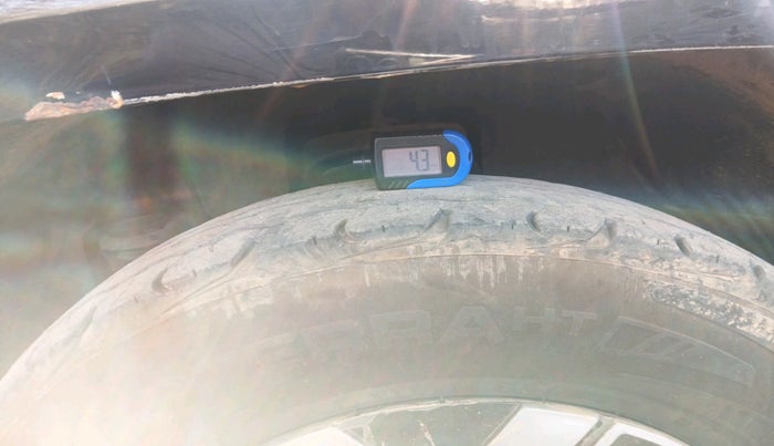 2016 Mahindra TUV300 T6 PLUS, Diesel, Manual, 1,56,636 km, tyre