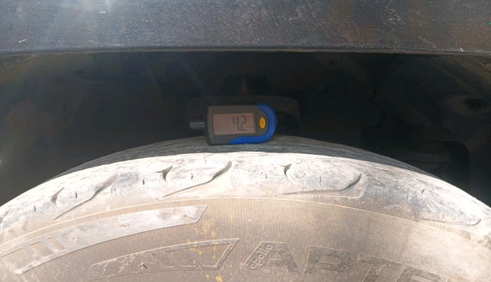 2016 Mahindra TUV300 T6 PLUS, Diesel, Manual, 1,56,636 km, tyre