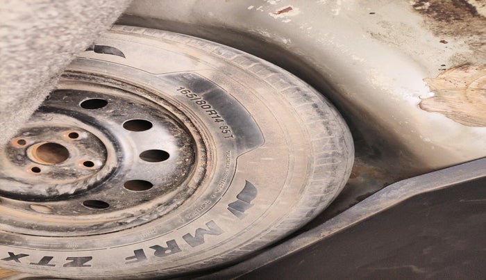 2017 Maruti Swift VDI, Diesel, Manual, 1,24,852 km, tyre