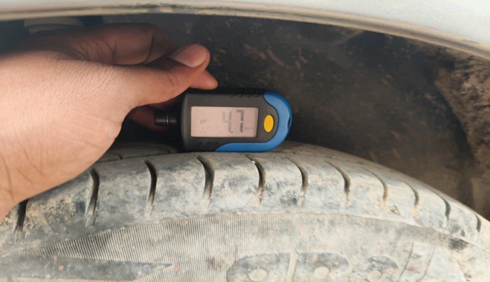 2017 Maruti Swift VDI, Diesel, Manual, 1,24,852 km, tyre