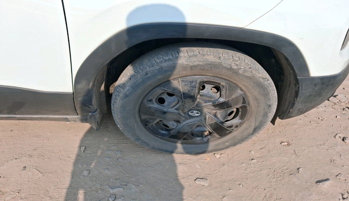 2023 Tata PUNCH PURE MT, Petrol, Manual, 25,788 km, tyre