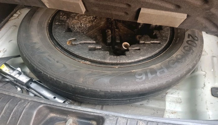 2017 Hyundai Creta E PLUS 1.4 DIESEL, Diesel, Manual, 2,09,123 km, tyre