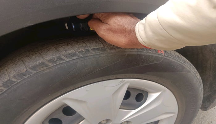 2017 Hyundai Creta E PLUS 1.4 DIESEL, Diesel, Manual, 2,09,123 km, tyre