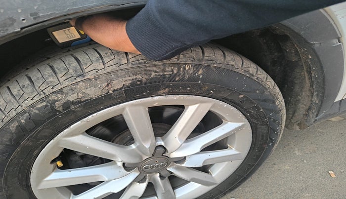 2012 Audi Q3 2.0 TDI QUATTRO, Diesel, Automatic, 2,40,658 km, tyre