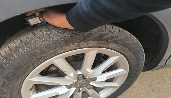 2012 Audi Q3 2.0 TDI QUATTRO, Diesel, Automatic, 2,40,658 km, tyre