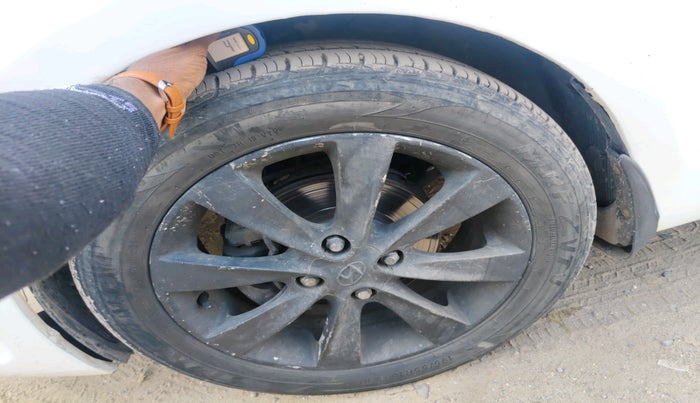 2011 Hyundai Verna FLUIDIC 1.6 CRDI, Diesel, Manual, 1,61,084 km, tyre