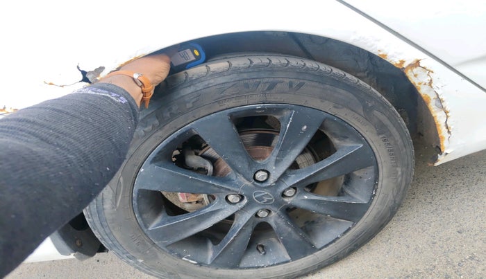 2011 Hyundai Verna FLUIDIC 1.6 CRDI, Diesel, Manual, 1,61,084 km, tyre