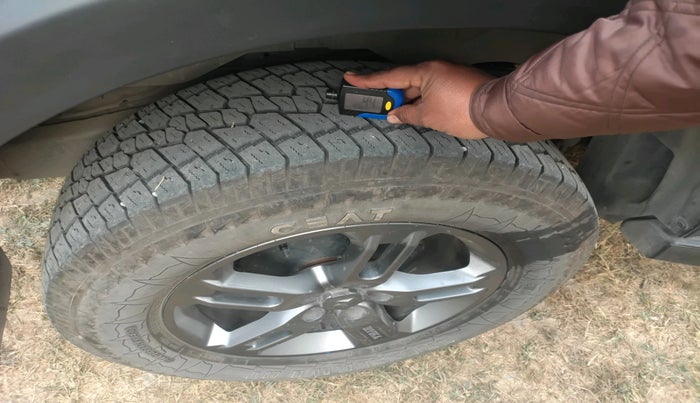 2023 Mahindra Thar LX P 2WD AT HT, Petrol, Automatic, 26,384 km, tyre