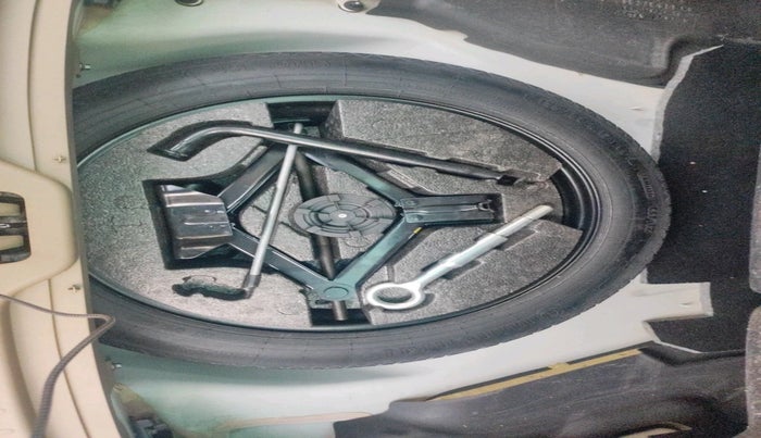 2011 Volvo XC 60 D5 AWD AT, Diesel, Automatic, 1,75,979 km, tyre