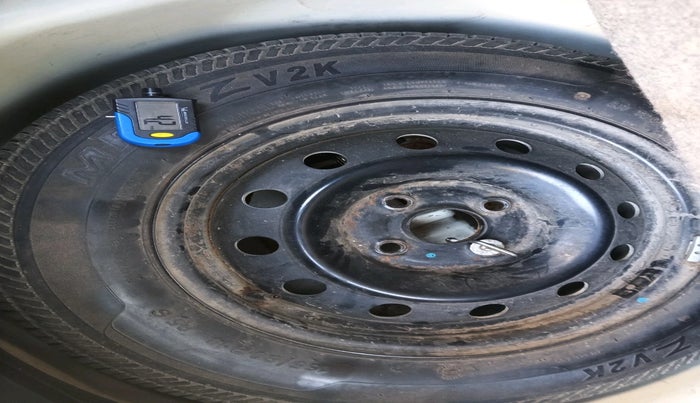 2015 Maruti Swift VXI, Petrol, Manual, 71,457 km, tyre